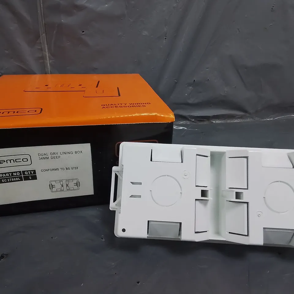 PALLET OF APPROXIMATELY 9 MULTI BOXES OF EMCO DUAL DRY LINING BOX 34MM DEEP - EC 2786DL  - COLLECTION ONLY 