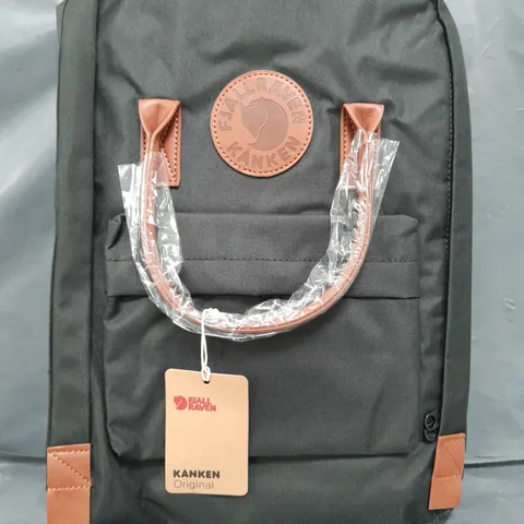 FJALL RAVEN KANKEN ORIGINAL RUCKSACK IN DEEP GREEN