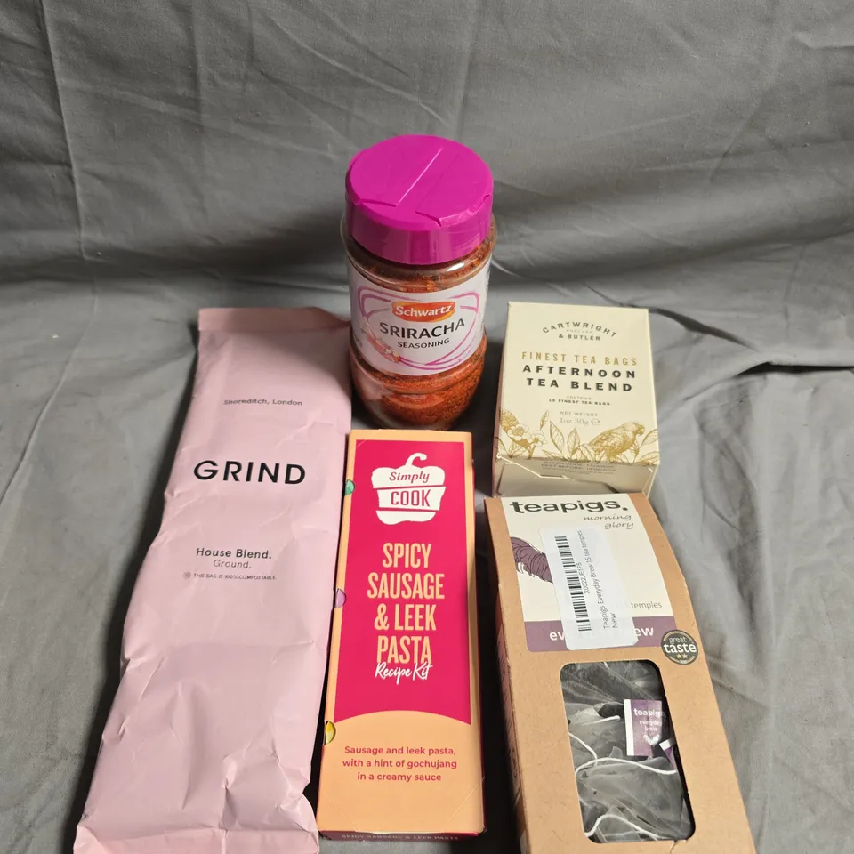 APPROXIMATELY 10 ASSORTED FOOD/DRINK PRODUCTS TO INCLUDE SRIRACHA SEASONING, GRIND COFFEE, FRUITY POPS ETC 