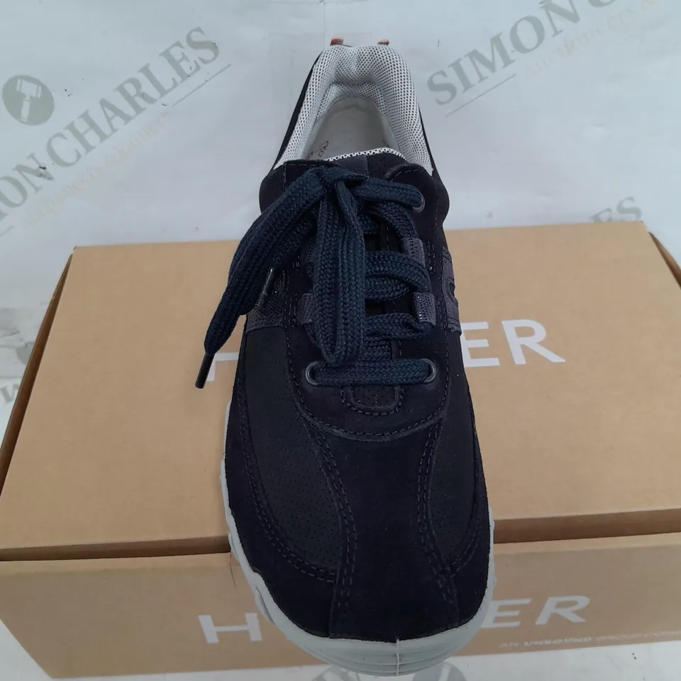 BOXED PAIR OF HOTTER LEANNE II WIDE TRAINERS IN BLACK - UK 4