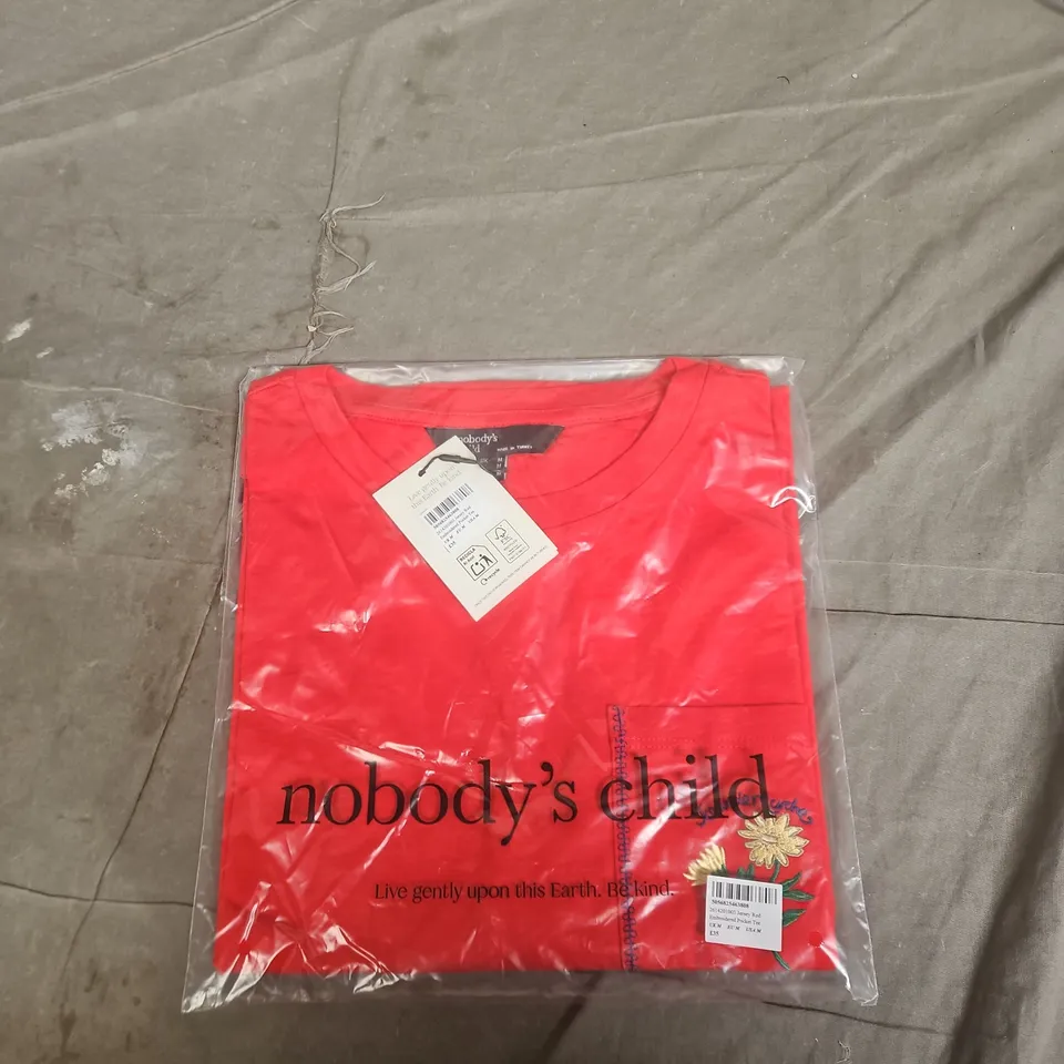 NOBODY'S CHILD JERSEY RED EMBROIDERED POCKET TEE – UK M (EU M / USA M)