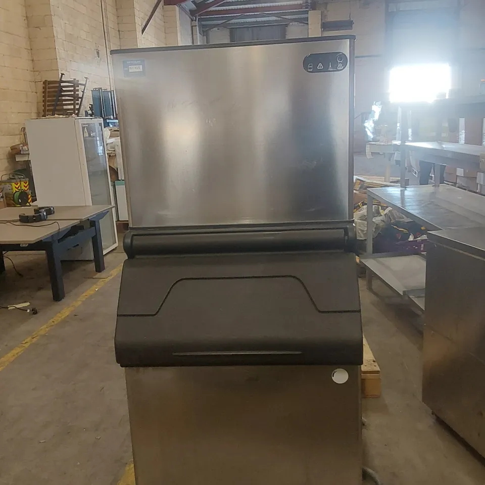 FOSTER F302 AFX LARGE ICE MACHINE ON BIN