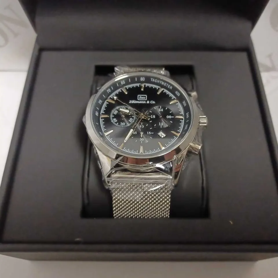MEN’S ZIHLMANN & CO CHRONOGRAPH WATCH – MODEL ZC70 – SILVER COLOUR CASE – BLACK DIAL WITH SUB DIALS – 3ATM WATER RESISTANT – STAINLESS STEEL STRAP 