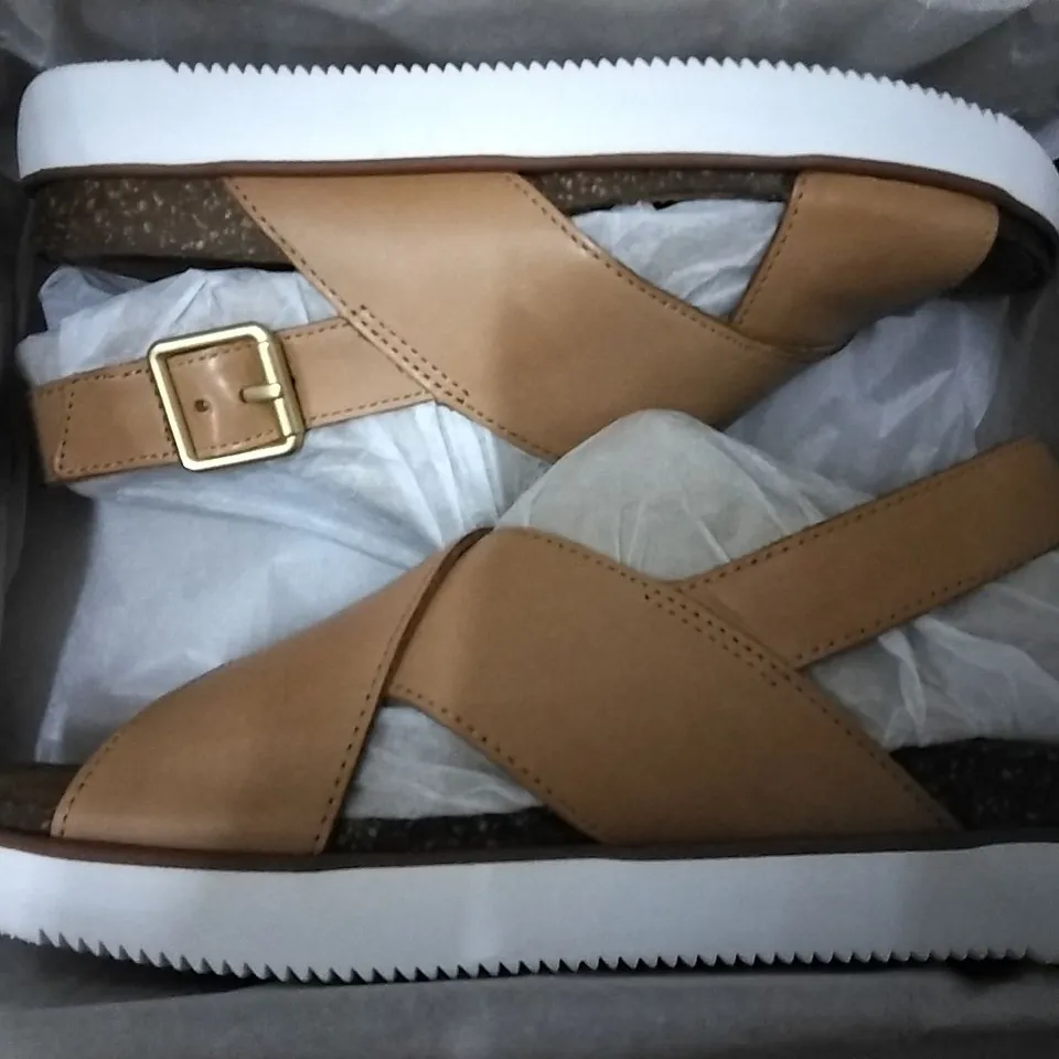 3 CLARKS SHOE BOXES CONTAINING ELAYNE SAND LEATHER SANDALS SIZE 5