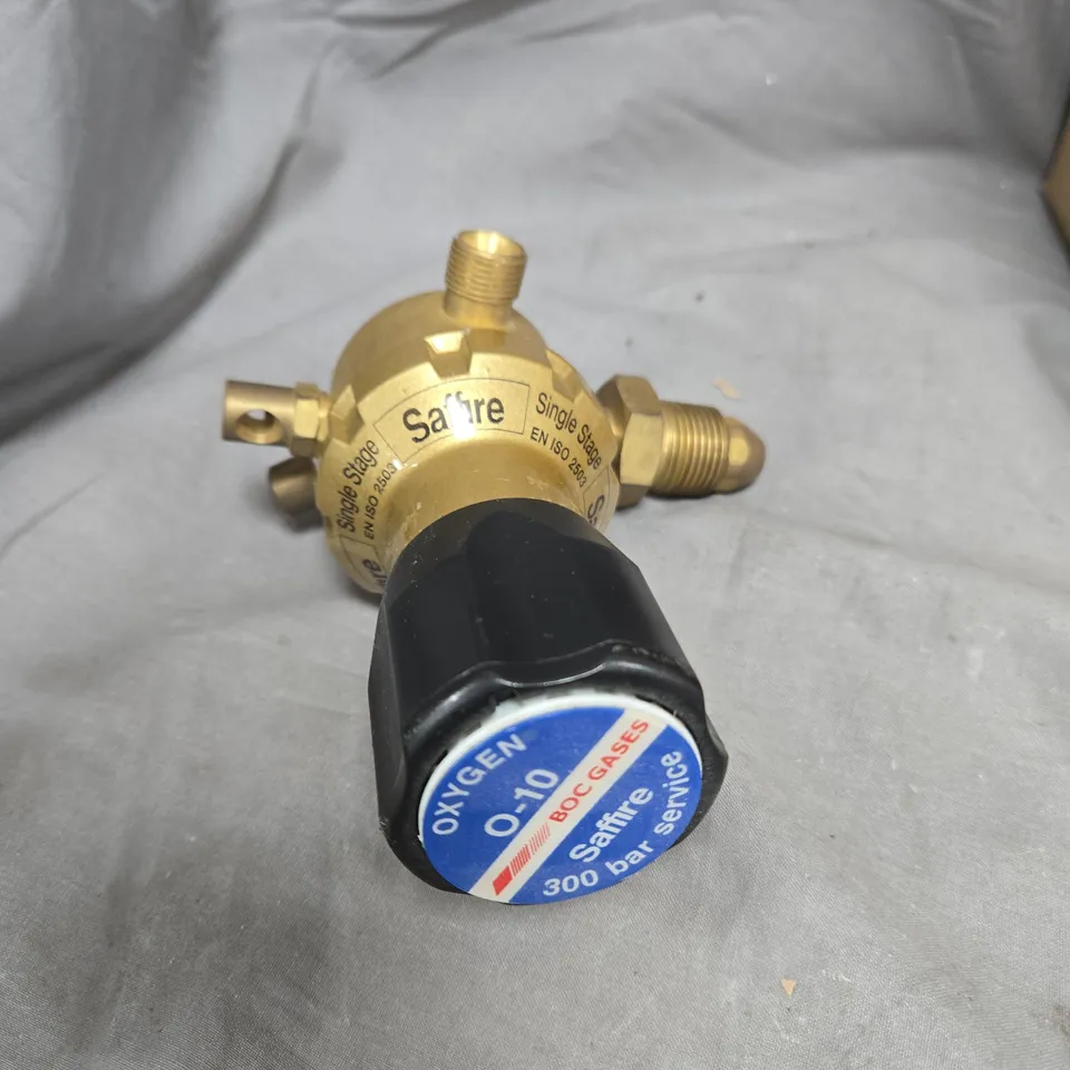 SAFFIRE OXYGEN REGULATOR – BRASS, SINGLE STAGE, 0–10 L/MIN, 300 BAR SERVICE