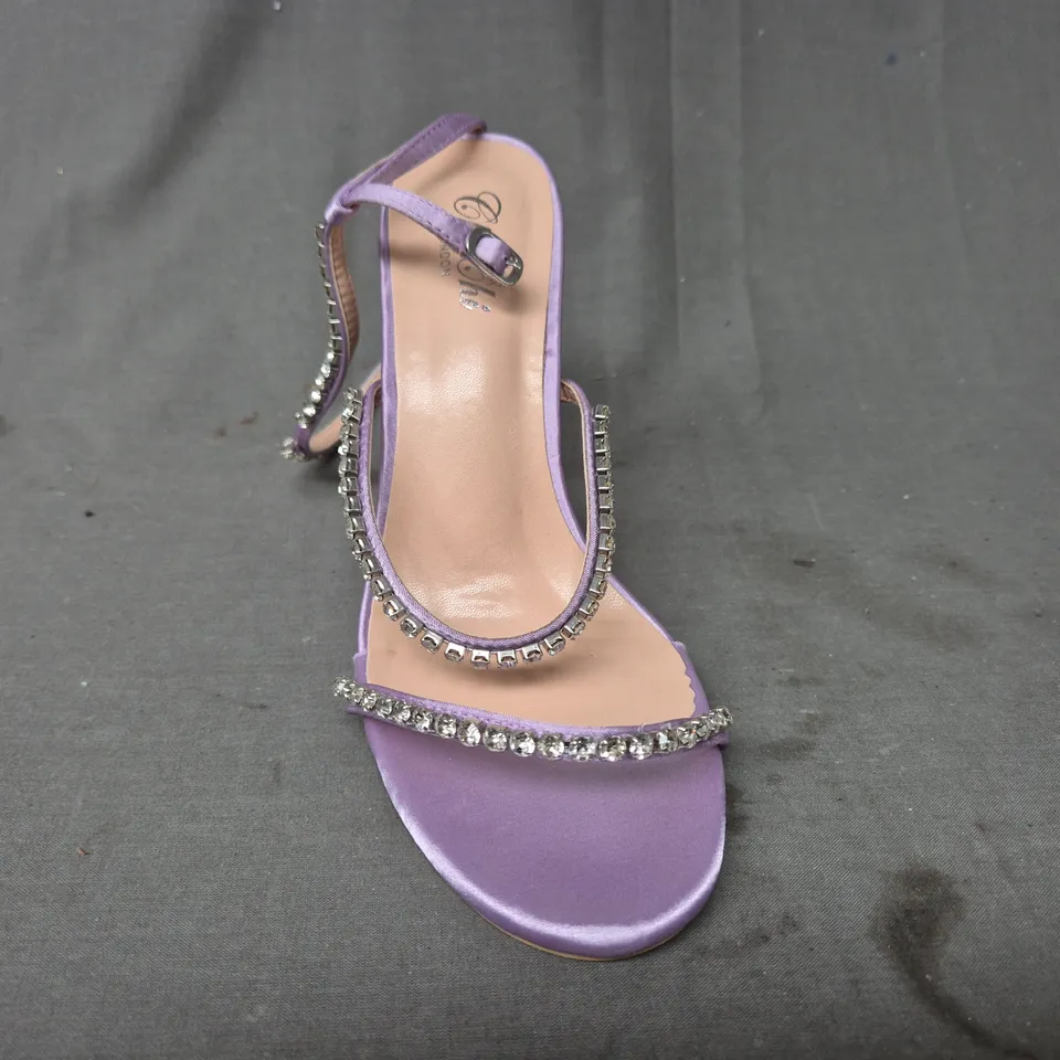 BOXED PAIR OF CHI CHI HIGH HEEL DIAMANTE OPEN TOE STRAPPY SANDALS IN LILAC SIZE 4