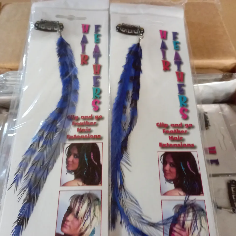 LOT OF APPROXIMATELY 288 CLIP AND GO FEATHER HAIR EXTENSIONS - BLUE