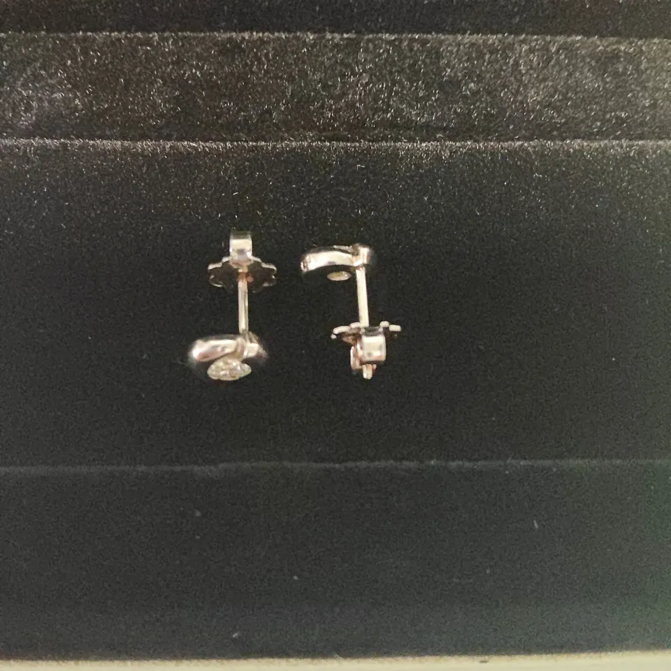 18CT WHITE GOLD STUD EARRINGS SET WITH NATURAL DIAMONDS