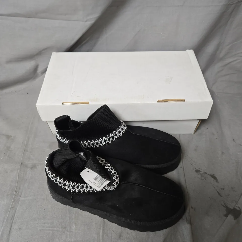 MELROSE BLACK SLIPPERS – UK SIZE 5