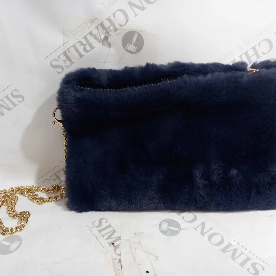 KIM&CO FURRY CLUCH HAND BAG