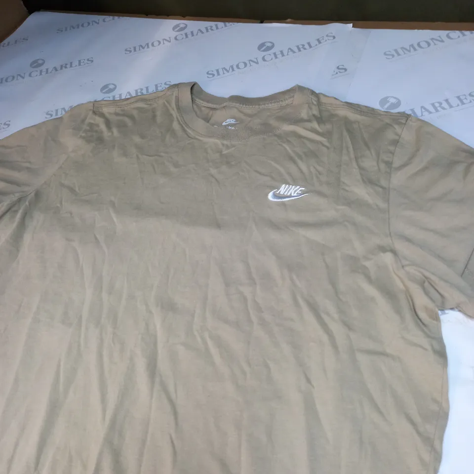 NIKE LOGO BIEGE T-SHIRT SIZE M