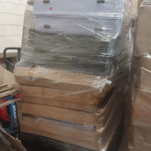 PALLET OF ASSORTED E-COMMERCE GOODS AND PRODUCTS TO INCLUDE: GRAVITY CHAIRS, SUITCASES, PREMIUM LEAF BLOWER ECT