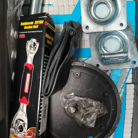 APPROXIMATELY 5 ASSORTED VEHICLE PARTS AND ACCESSORIES TO INCLUDE SOCKET TOOL, WHEEL WEIGHTS ETC 