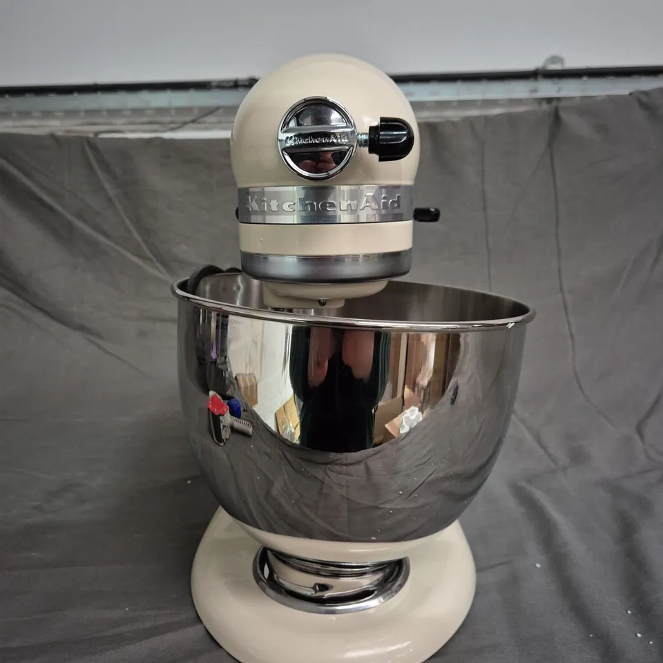 KITCHEN AID ARTISAN STAND MIXER 4.8L