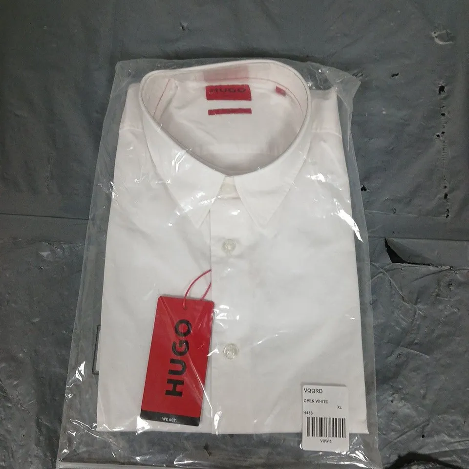 HUGO EBOR RELAXED FIT SHORT SLEEVE SHIRT IN WHITE - XL
