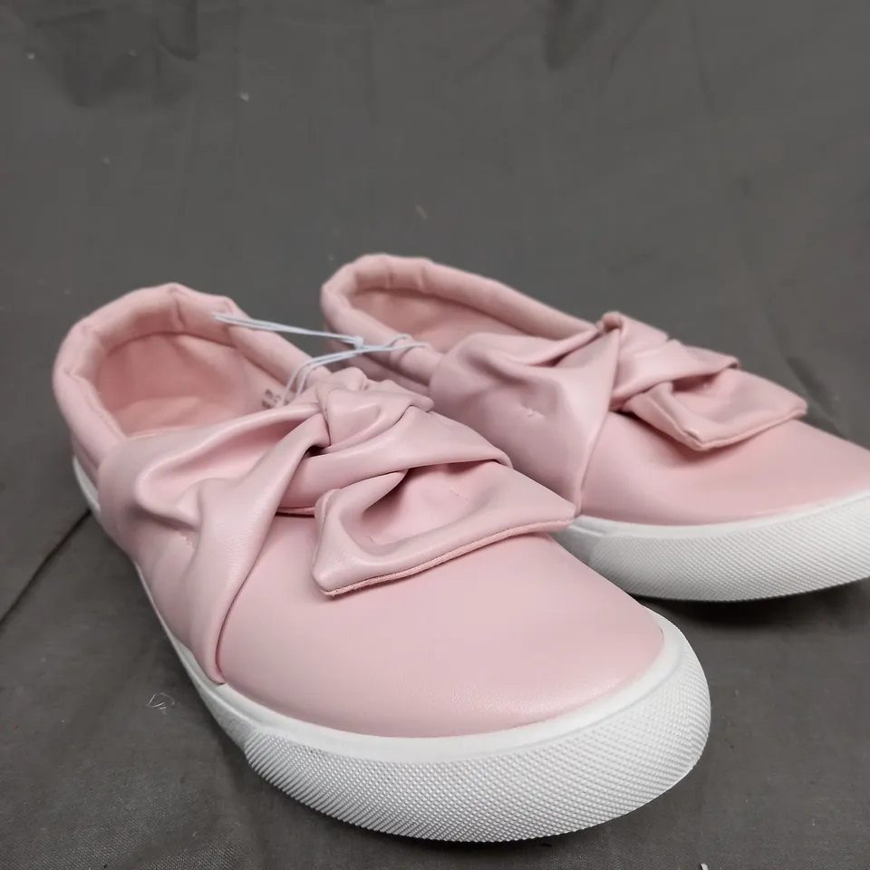 BOX OF 10 LOW BOW PINK SHOES 