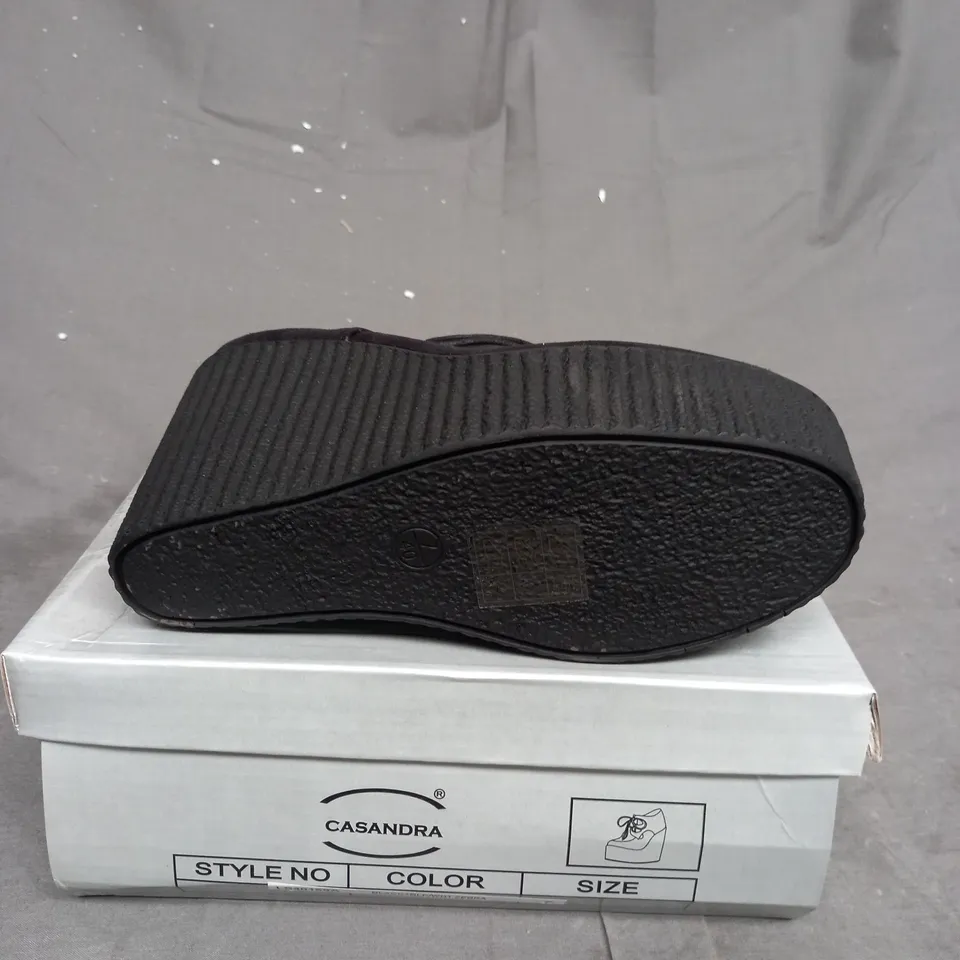 MEDIUM BOX OF APPROXIMATELY 4 PAIRS OF WEDGE SHOES IN VARIOUS SIZES