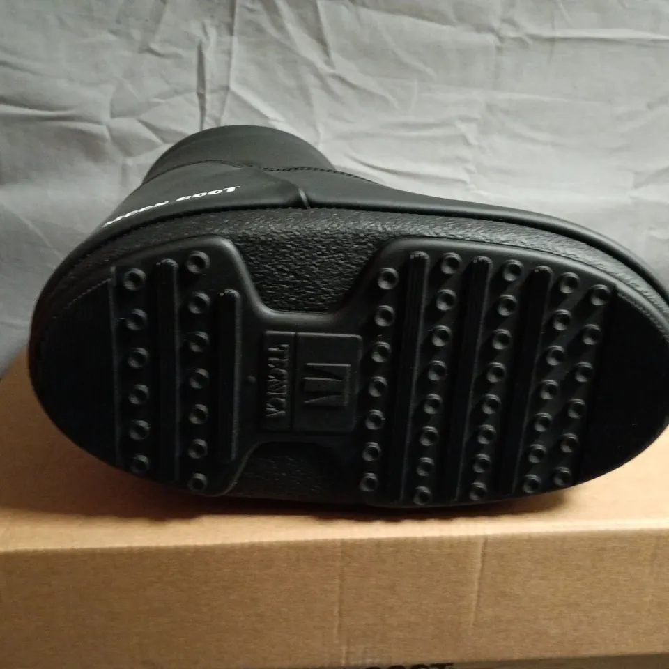 MOON BOOT BLACK LOW-ANKLE WINTER BOOTS – UNISEX - UK SIZE 3.5/5
