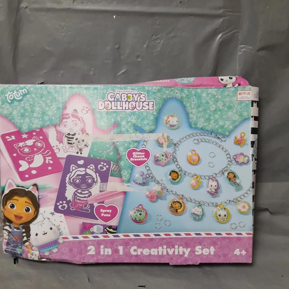 GABBY'S DOLLHOUSE 2-IN-1 CREATIVITY SET - SPRAY PENS & CHARM BRACELETS