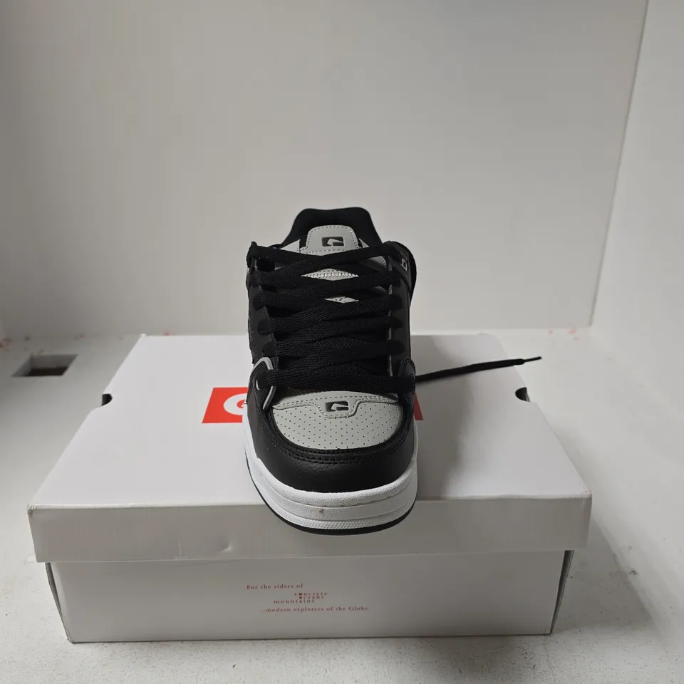 GLOBE FUSION BLACK/STEEL/WHITE UK 11 BOXED