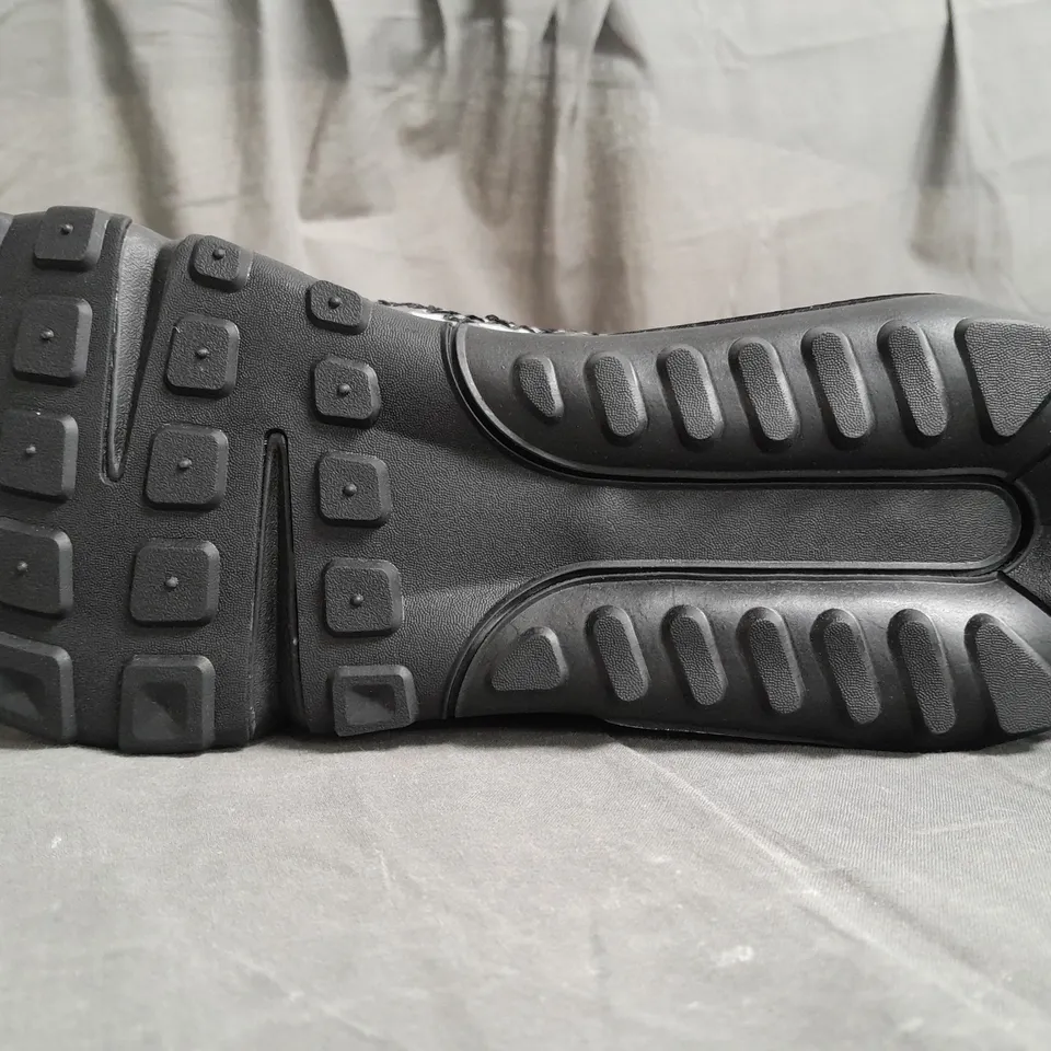 BOXED PAIR OF FLAWSY ONE GREY TRAINERS SIZE UK9