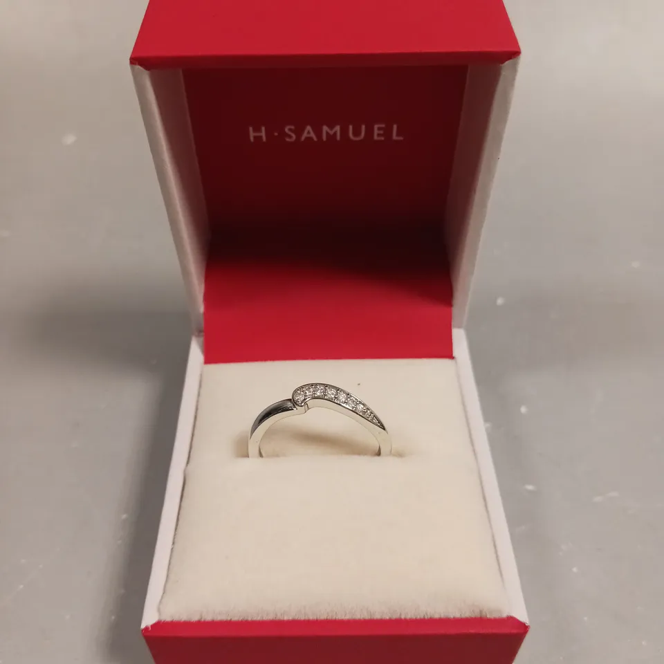 H.SAMUEL STONE CLUSTER WAVE RING 