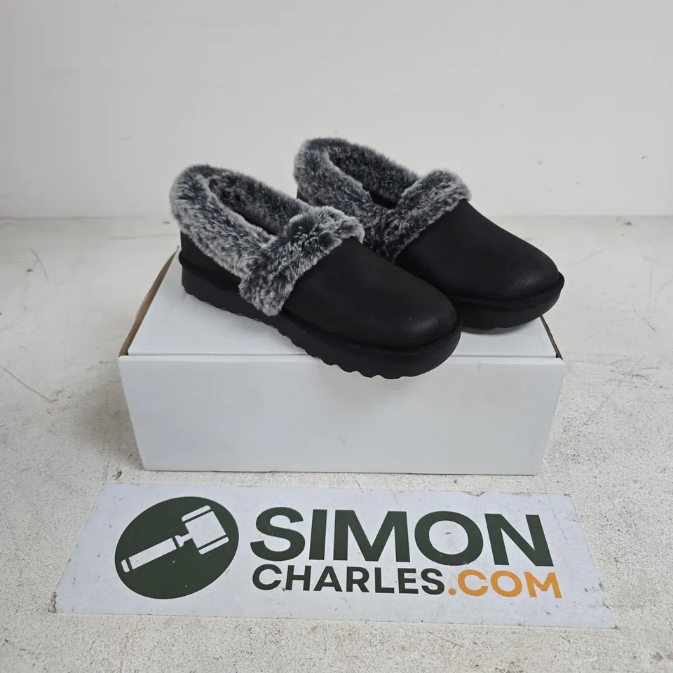 OUTLET SKECHERS COZY UP SLIPPER SIZE 5