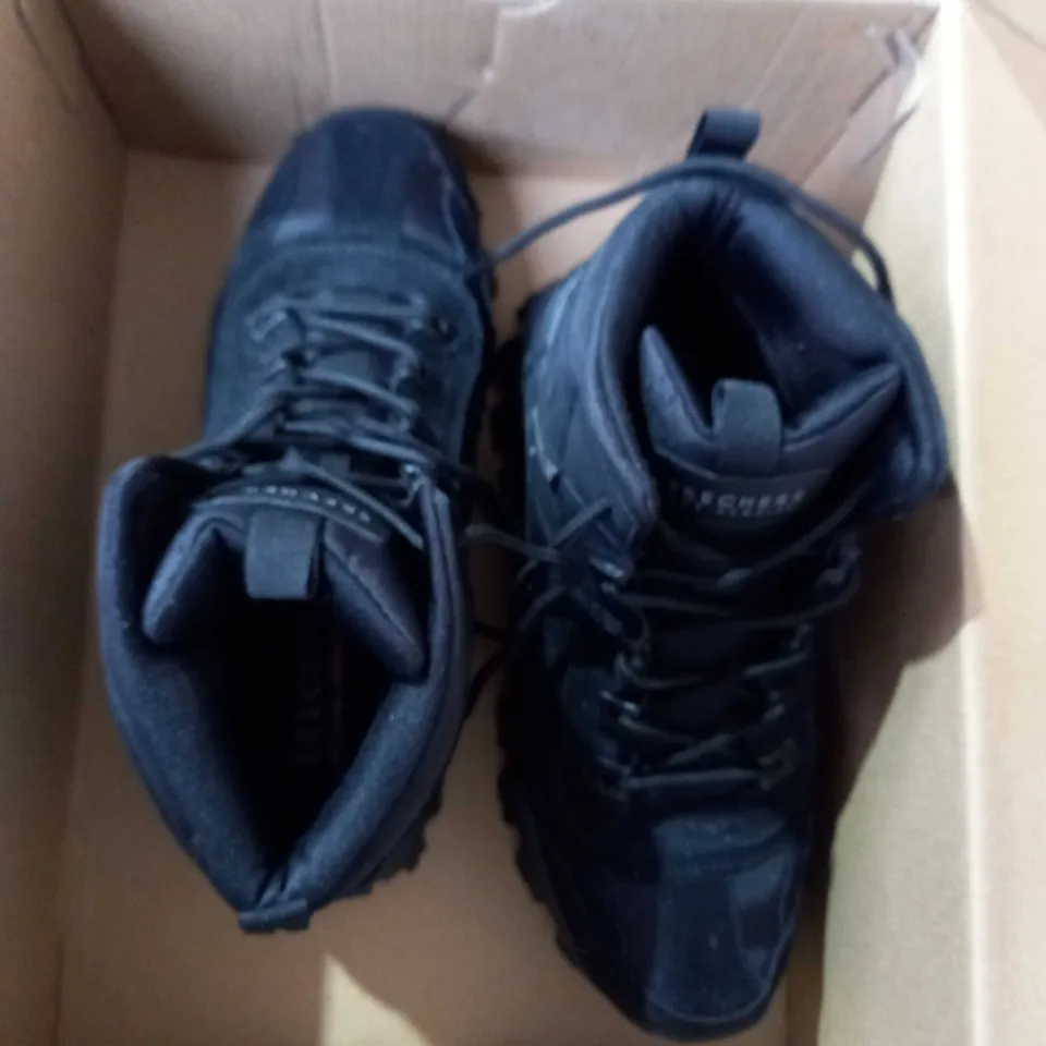 SKETCHER BLACK DESIGNER BOOTS SIZE 6 AND A HLAF 