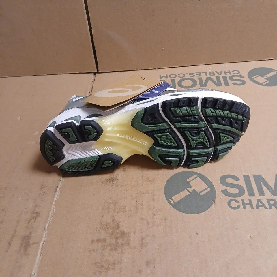 ASICS RUNNING SHOES - SILVER/GREY, BOXED UK 4.5