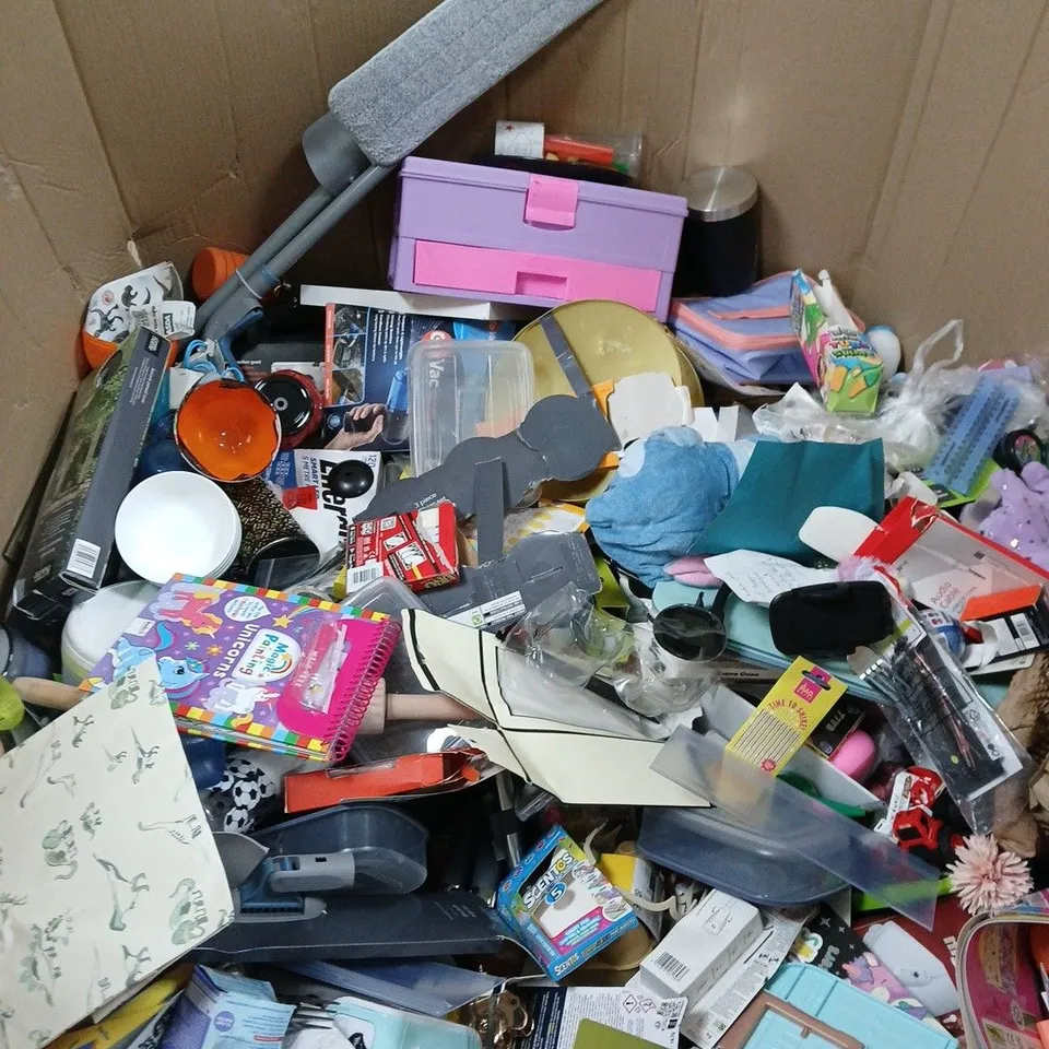 PALLET OF ASSORTED ITEMS INCLUDING UNICORN MAGIC PAINTING SET , ADOPT ME PLUSH PETS AND UNO CARD GAME 