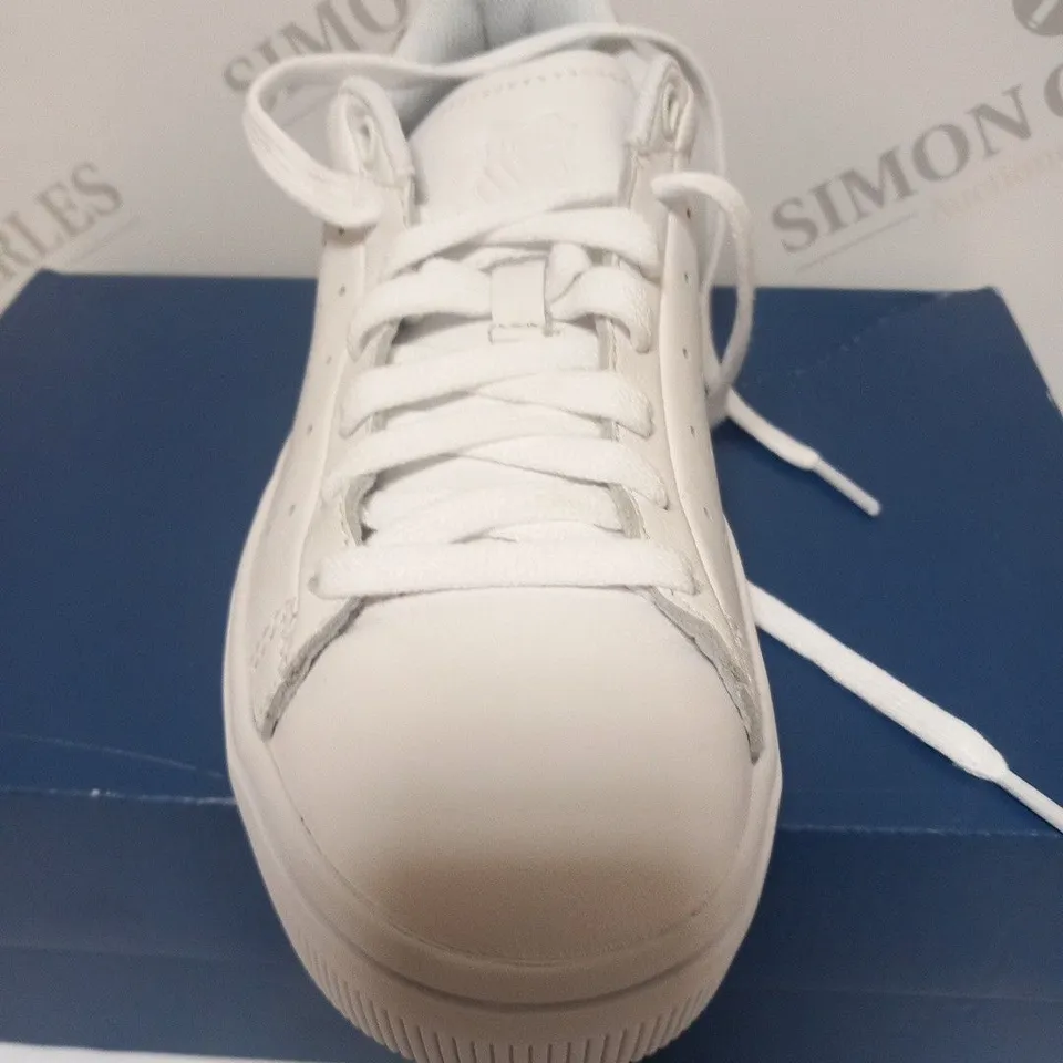 BOXED PAIR OF K-SWISS COURT FRASCO II WOMENS TRAINERS IN WHITE - SIZE 5