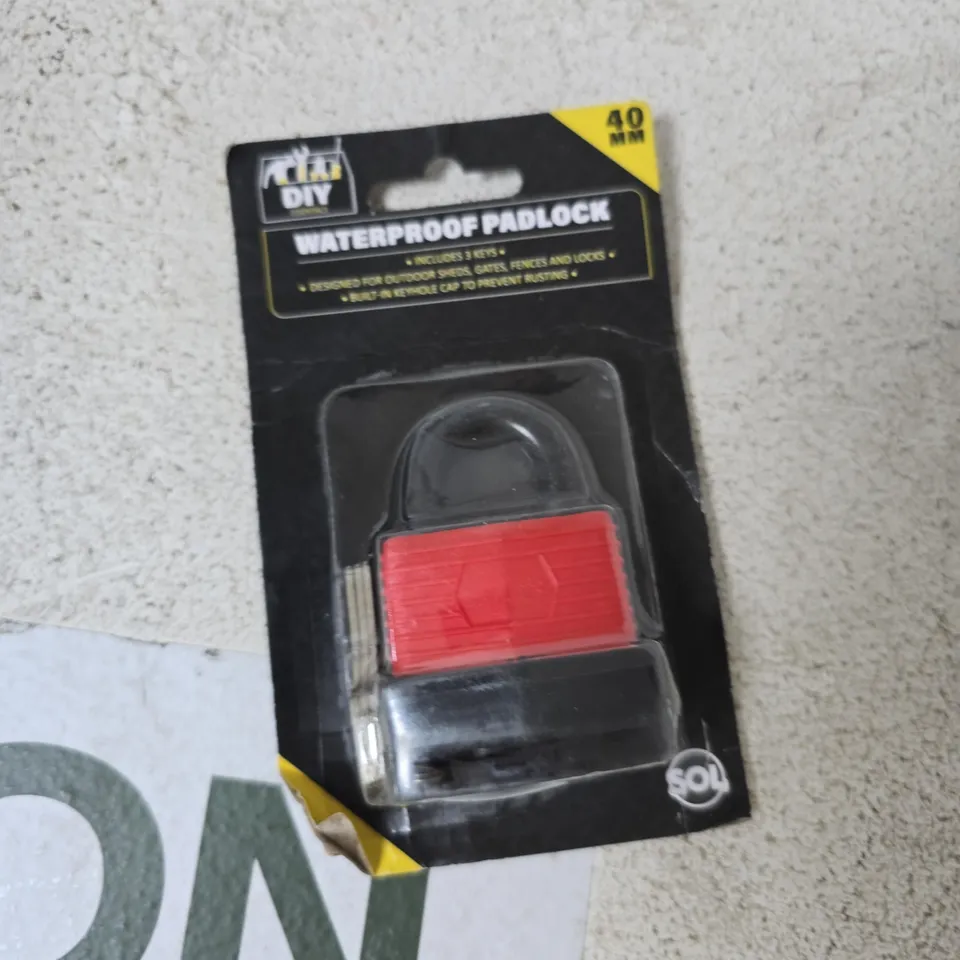 TOTE OF APPROXIMATELY 15 ASSORTED ITEMS TO INCLUDE: WATERPROOF PADLOCK