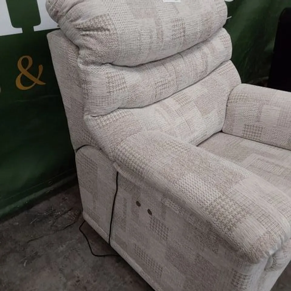 QUALITY BRITISH DESIGNER G PLAN MALVERN POWER RECLINING EASY CHAIR LYDIA BLUSH FABRIC 