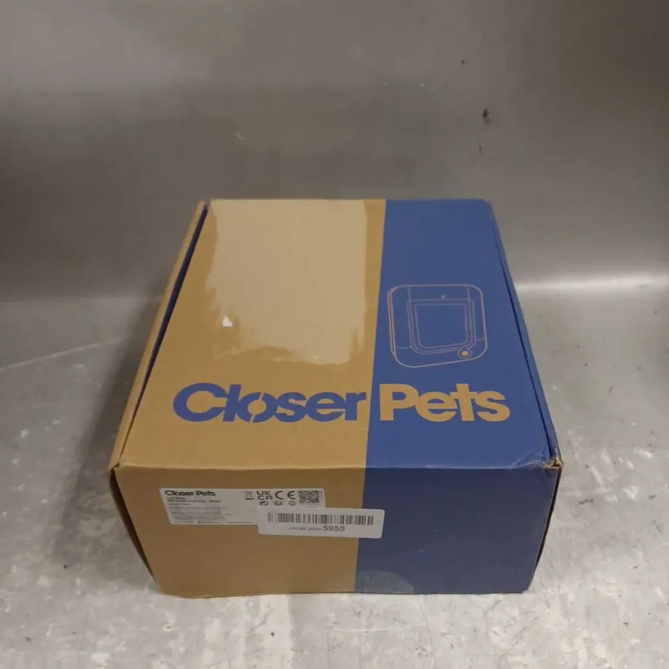 BOXED CLOSER PETS CAT MATE MICROCHIP CAT FLAP IN WHITE