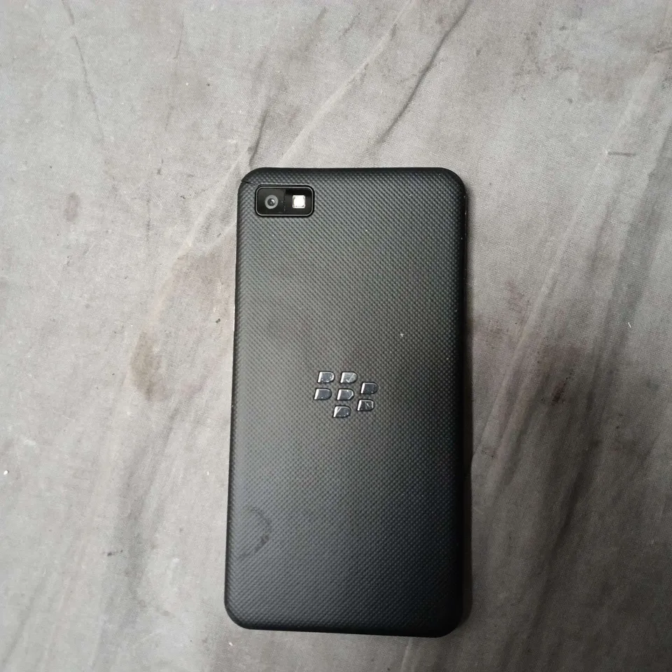 BLACKBERRY Z10 SMARTPHONE – BLACK, BOXED WITH CHARGER & CABLES