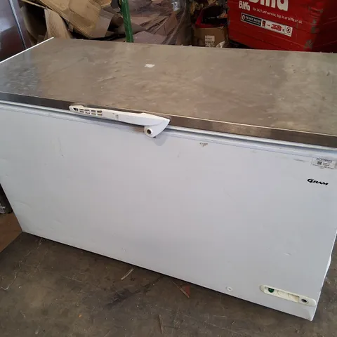 GRAM CF 41S XLE 360 LTR WHITE LOW-ENERGY CHEST FREEZER WITH STAINLESS STEEL LID