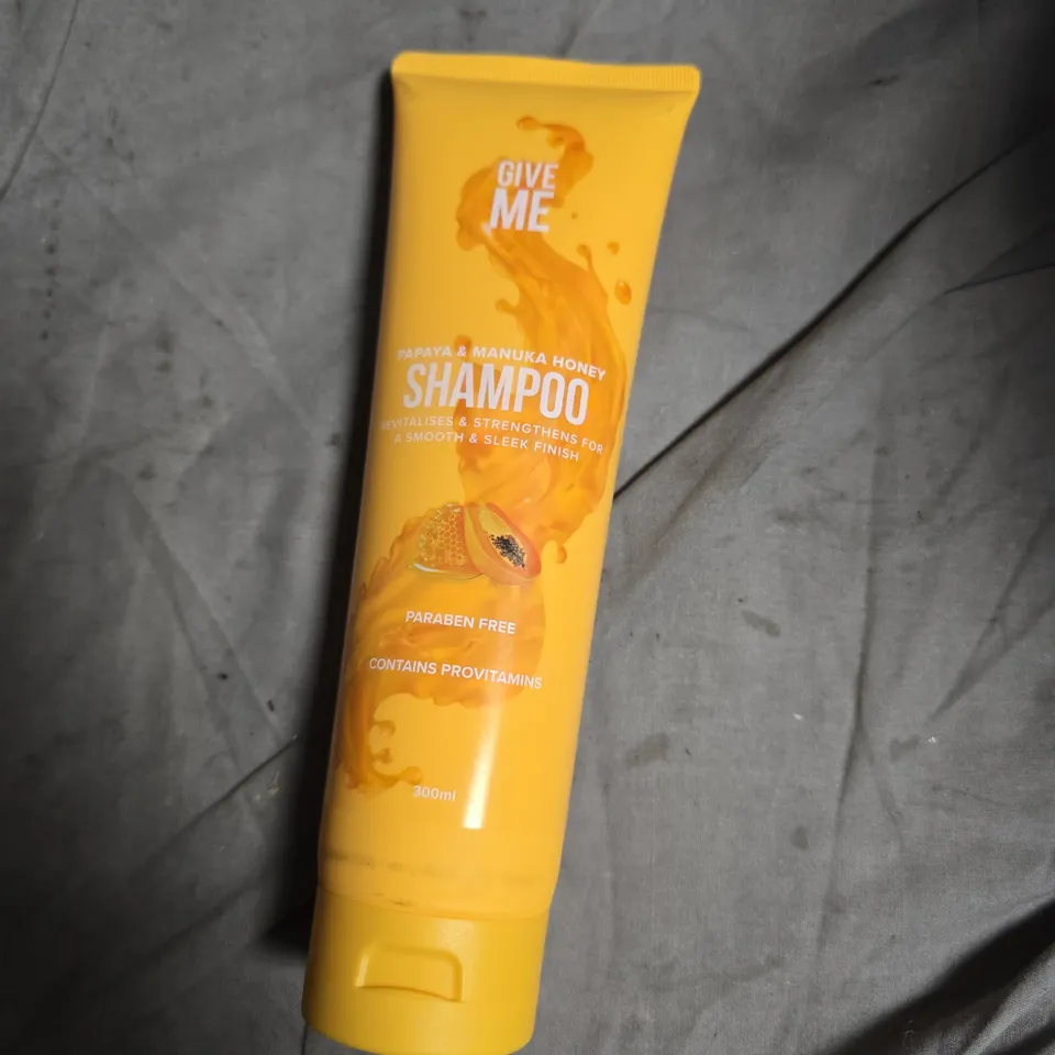 APPROXIMATELY 25 ASSORTED HEALTH AND BEAUTY PRODUCTS INCLUDING GIVE ME SHAMPOO , MACA ROOT ALOE SHAVING CREAM AMD BARBERS NO1 MATTE HAIR CLAY 