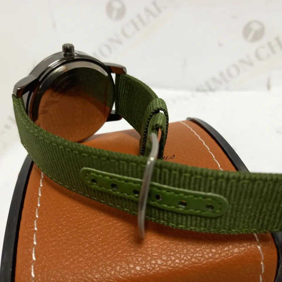 LA BANUS GREEN FABRIC STRAP WATCH