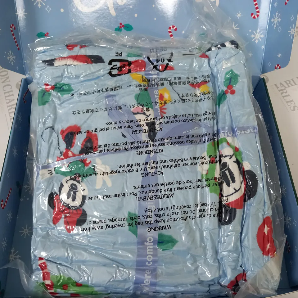 BOXED AND SEALED MICKEY AND MINNIE THE OODIE HOODED BLANKET 