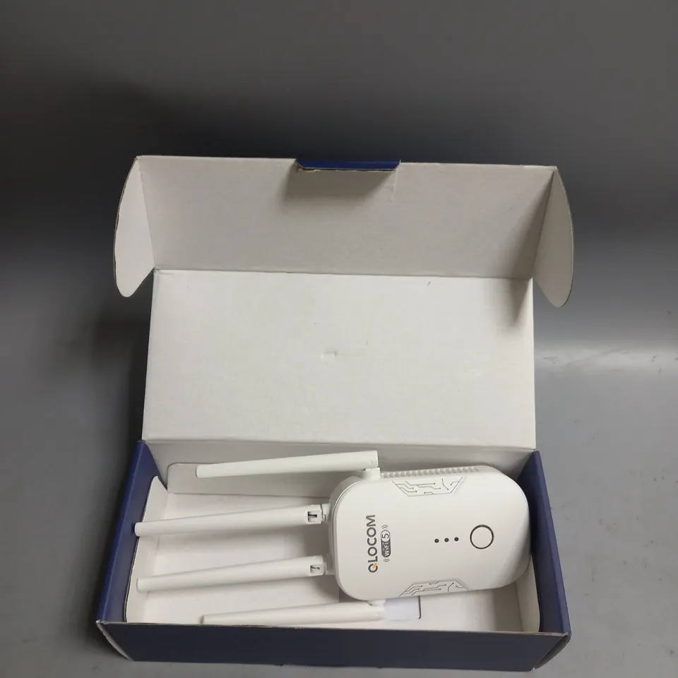 QLOCOM WIFI EXTENDER IN WHITE 