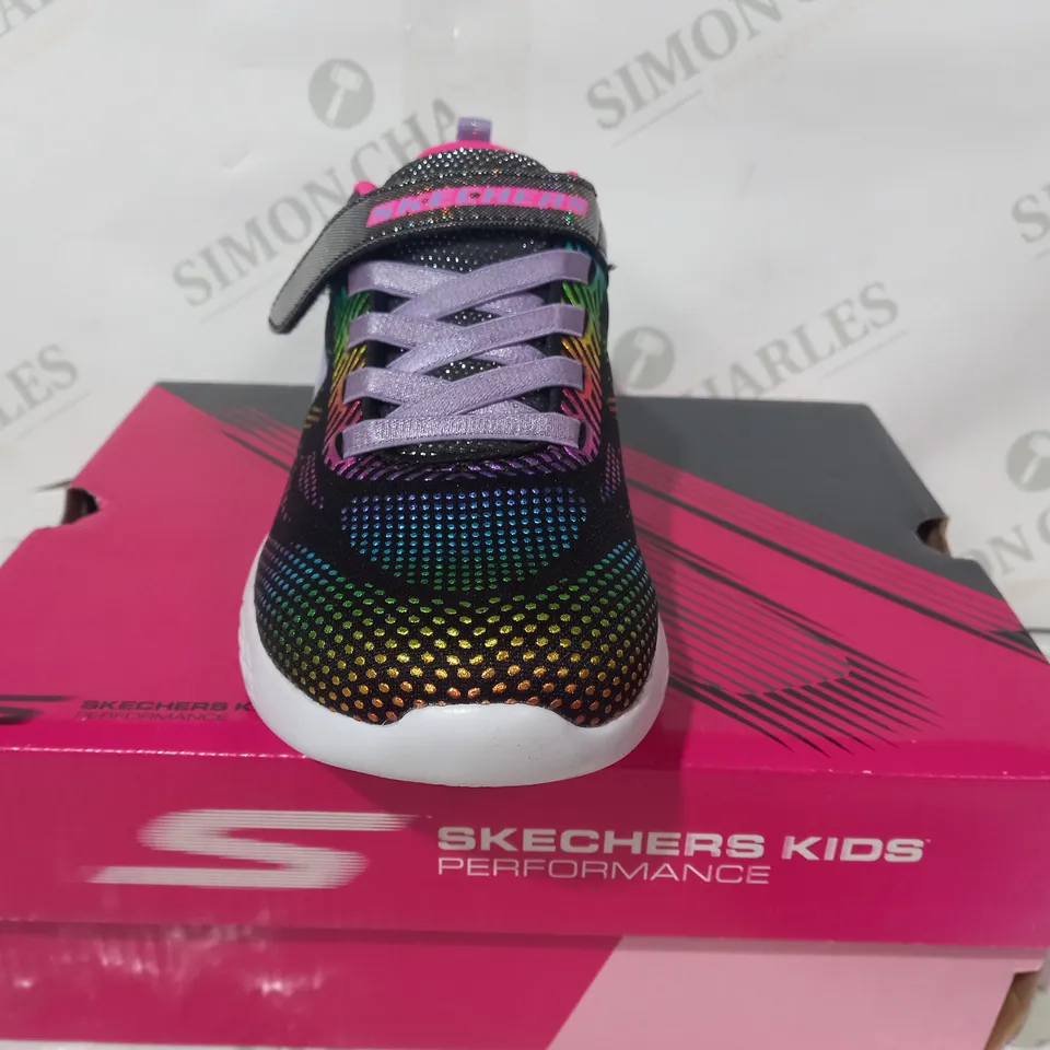 BOXED PAIR OF SKECHERS SHIMMER SPEEDER TRAINERS IN BLACK/MULTICOLOUR UK SIZE 1
