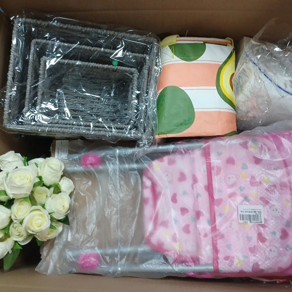BOX OF APPROXIMATELY 12 ASSORTED HOUSEHOLD ITEMS TO INCLUDE - STORAGE CONTAINERS, EASTER WREATH, AND CRIMPIT WRAP PRESS  ETC. 
