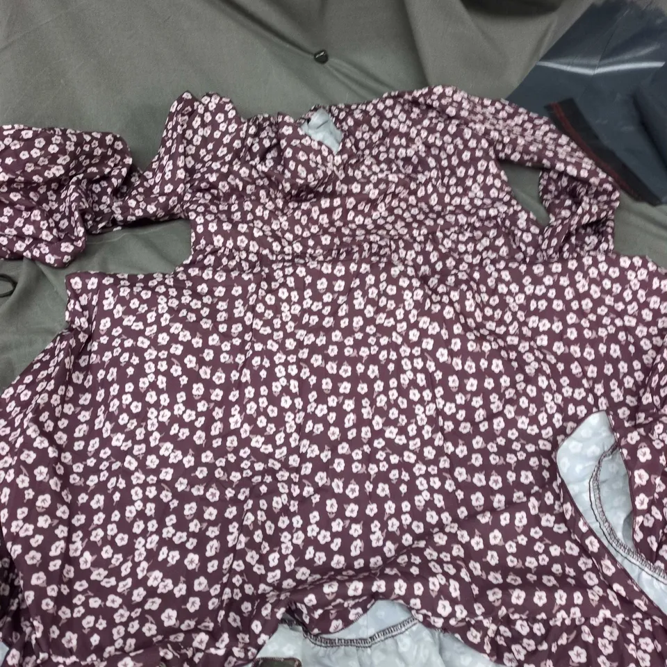 BOX OF ASSORTED CLOTHING – MIXED WOMEN'S & CHILDREN'S GARMENTS 