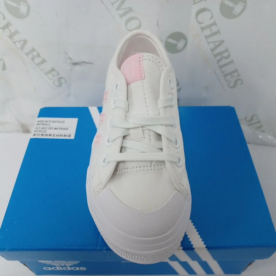 BOXED PAIR OF ADIDAS NIZZA PLATFORM TRAINERS IN WHITE/PINK - KIDS UK 10
