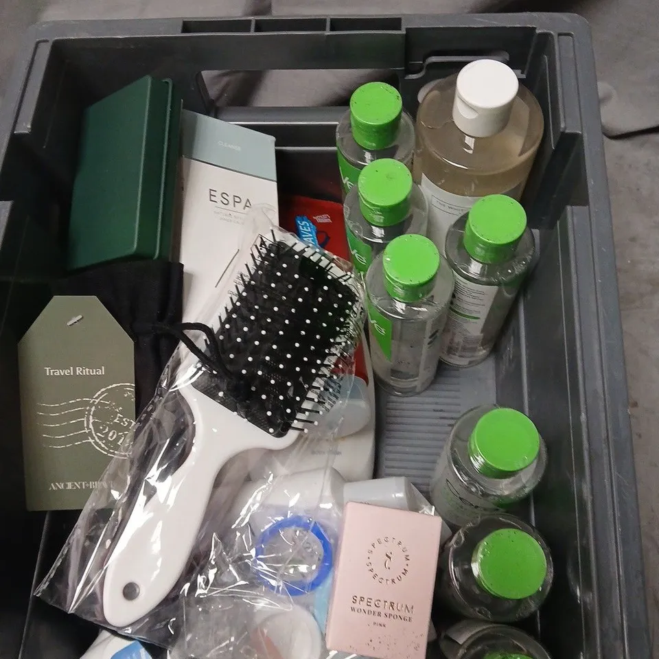 APROXIMATELY 25 ITEMS INCLUDING ASSORTED HEALTH & BEAUTY ESSENTIALS – RAZOR, HAIRBRUSH, SKINCARE & TRAVEL TOILETRIES WITH BRANDS SUCH AS GILETTE ESPA AND CERAVE .