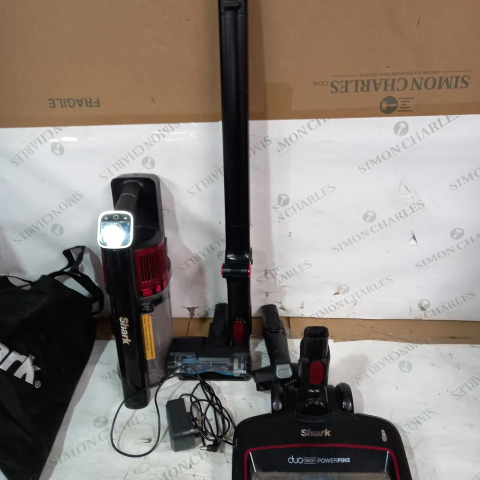 BOXED SHARK CORDLESS VACUUM IZ300UKT