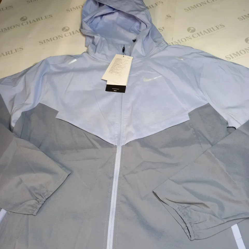 NIKE PACKABLE JACKET SIZE M