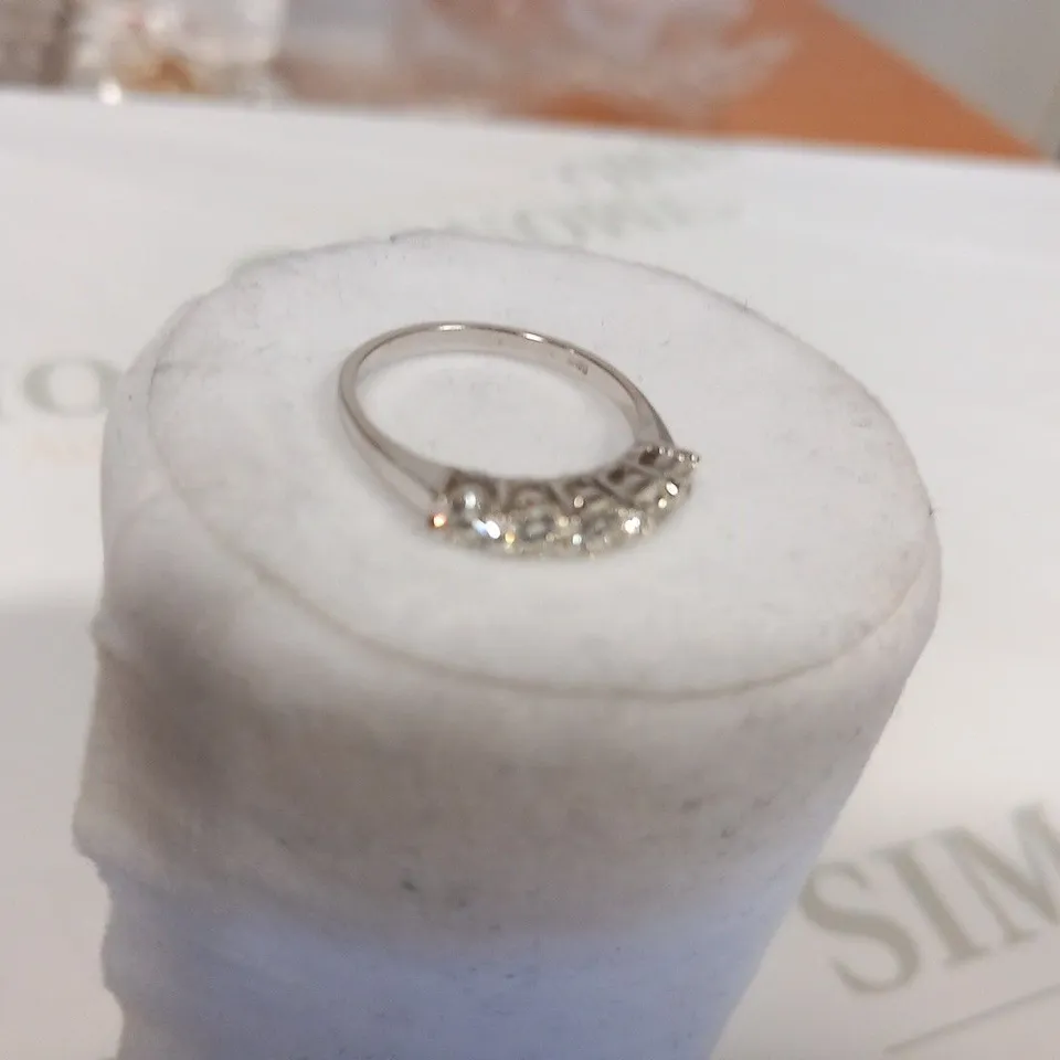 DESIGNER 18CT WHITE GOLD FIVE STONE HALF ETERNITY RING SET WITH DIAMONDS WEIGHING +0.90CT 