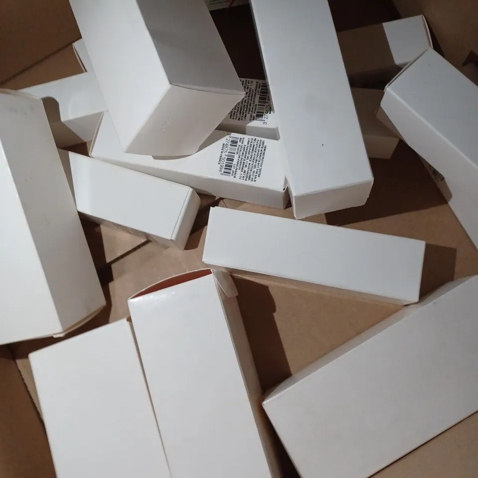 BOX OF APPROX 15 ASSORTED GIVENCHY PRODUCT TESTERS TO INCLUDE LIPSTICKS #101 BEIGE MOUSELINE, POWER YOUTH ENERGIZER, HYDRA SPARKLING MOISTURIZER, ETC 