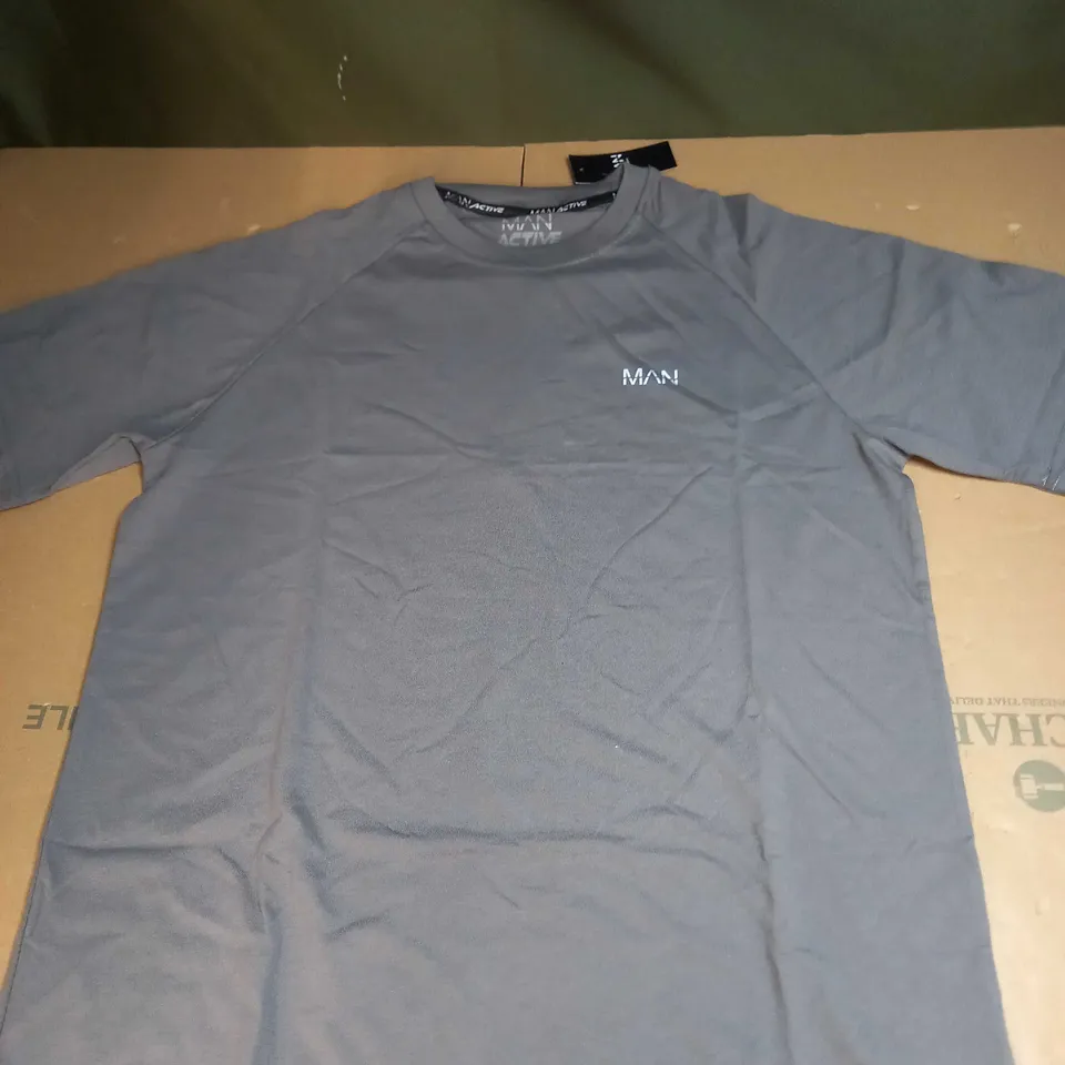 MAN ACTIVE GYM T-SHIRT SIZE L